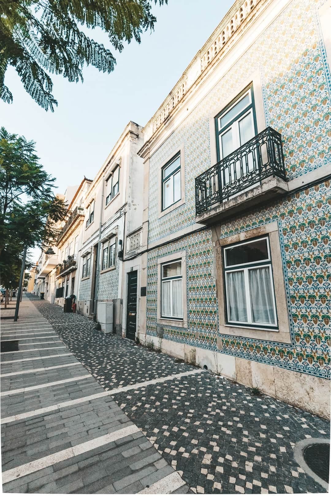 Fachada de azulejos tradicionais em Belém, Lisboa